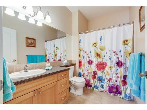 6007 60 Street, Olds, AB - Indoor Photo Showing Bathroom