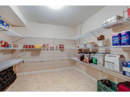 6007 60 Street, Olds, AB - Indoor With Storage