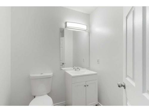 501-760 Railway Gate Sw, Airdrie, AB - Indoor Photo Showing Bathroom