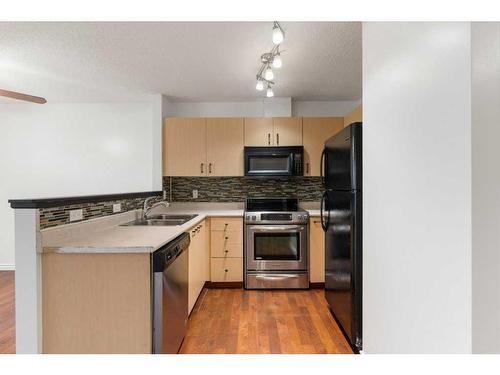 501-760 Railway Gate Sw, Airdrie, AB - Indoor Photo Showing Kitchen With Double Sink