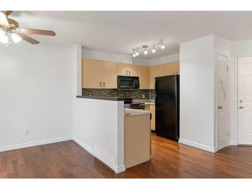 501-760 Railway Gate Sw, Airdrie, AB - Indoor Photo Showing Kitchen