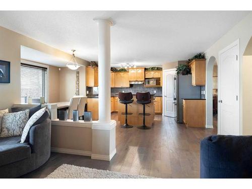 198 Royal Birkdale Crescent Nw, Calgary, AB - Indoor Photo Showing Living Room