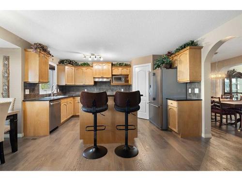 198 Royal Birkdale Crescent Nw, Calgary, AB - Indoor Photo Showing Kitchen