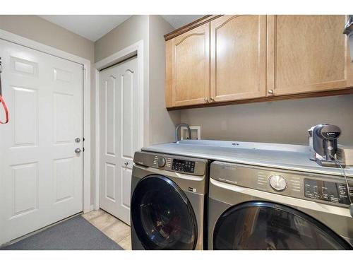 198 Royal Birkdale Crescent Nw, Calgary, AB - Indoor Photo Showing Laundry Room