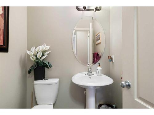 198 Royal Birkdale Crescent Nw, Calgary, AB - Indoor Photo Showing Bathroom