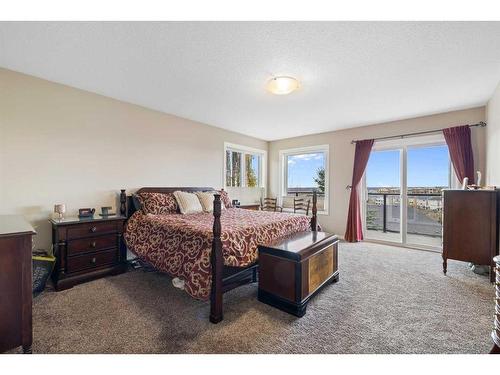 198 Royal Birkdale Crescent Nw, Calgary, AB - Indoor Photo Showing Bedroom