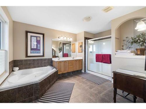 198 Royal Birkdale Crescent Nw, Calgary, AB - Indoor Photo Showing Bathroom