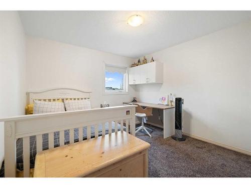 198 Royal Birkdale Crescent Nw, Calgary, AB - Indoor Photo Showing Bedroom