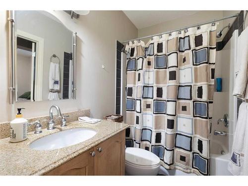 198 Royal Birkdale Crescent Nw, Calgary, AB - Indoor Photo Showing Bathroom