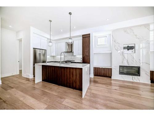 1-942 38 Street Sw, Calgary, AB - Indoor Photo Showing Kitchen With Upgraded Kitchen