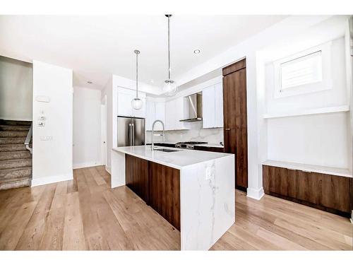 1-942 38 Street Sw, Calgary, AB - Indoor Photo Showing Kitchen With Upgraded Kitchen