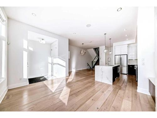 1-942 38 Street Sw, Calgary, AB - Indoor Photo Showing Kitchen