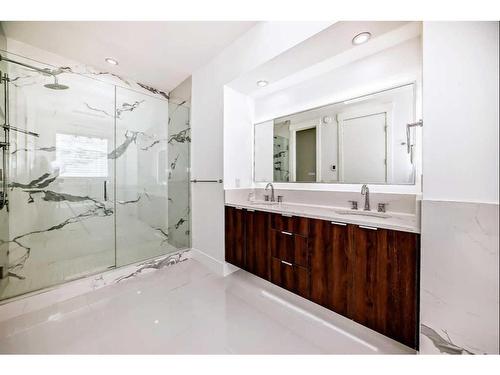 1-942 38 Street Sw, Calgary, AB - Indoor Photo Showing Bathroom