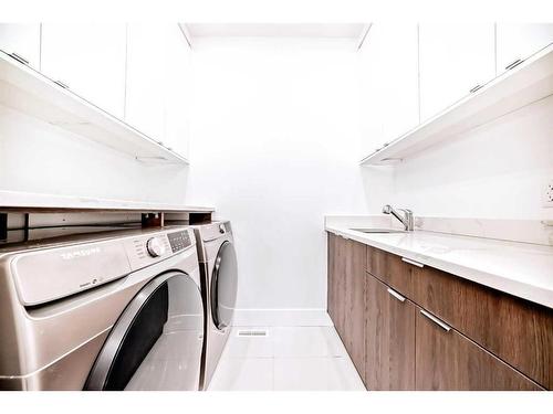 1-942 38 Street Sw, Calgary, AB - Indoor Photo Showing Laundry Room