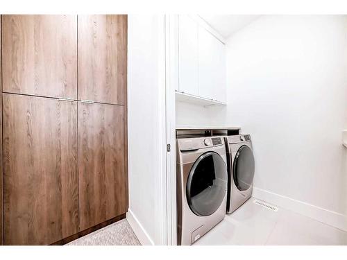 1-942 38 Street Sw, Calgary, AB - Indoor Photo Showing Laundry Room