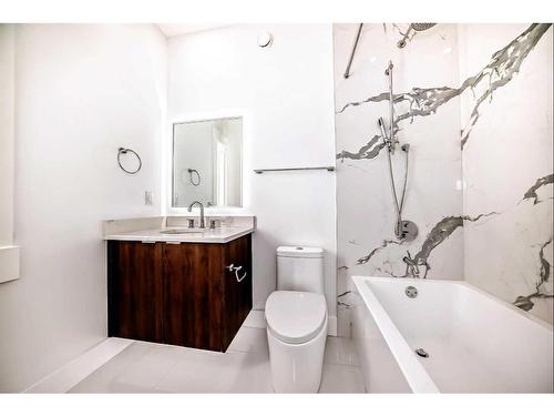 1-942 38 Street Sw, Calgary, AB - Indoor Photo Showing Bathroom