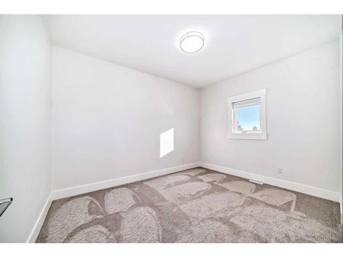 1-942 38 Street Sw, Calgary, AB - Indoor Photo Showing Other Room