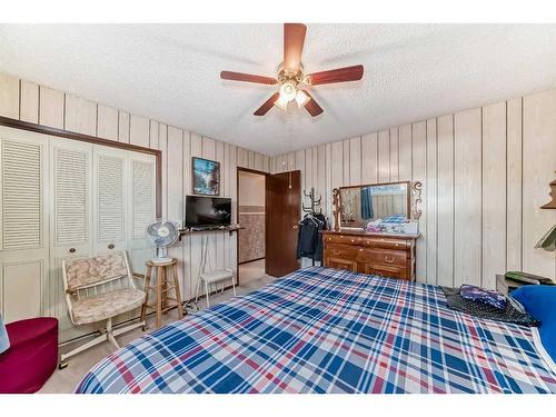 64 Dovercroft Place Se, Calgary, AB - Indoor Photo Showing Bedroom