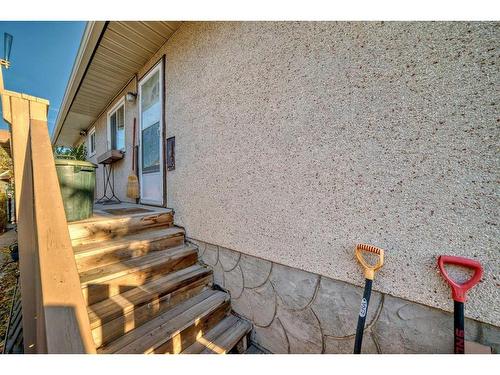 64 Dovercroft Place Se, Calgary, AB - Outdoor