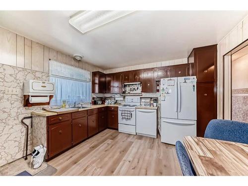 64 Dovercroft Place Se, Calgary, AB - Indoor Photo Showing Kitchen