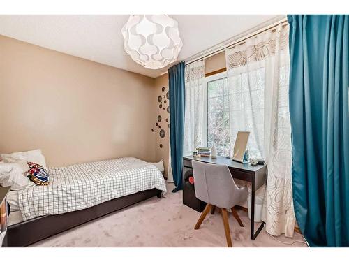 15225 Prestwick Boulevard Se, Calgary, AB - Indoor Photo Showing Bedroom