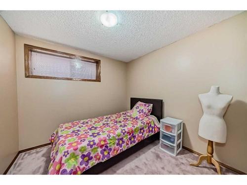 15225 Prestwick Boulevard Se, Calgary, AB - Indoor Photo Showing Bedroom