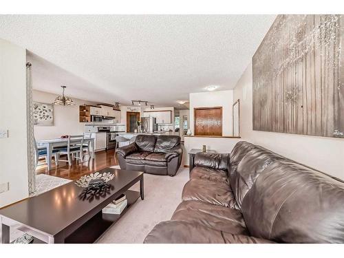 15225 Prestwick Boulevard Se, Calgary, AB - Indoor Photo Showing Living Room