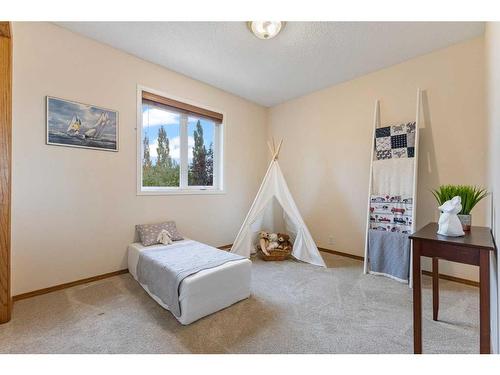 266 Rocky Ridge Bay Nw, Calgary, AB - Indoor Photo Showing Bedroom