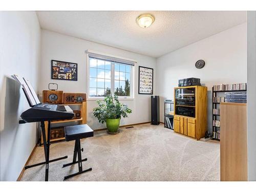 266 Rocky Ridge Bay Nw, Calgary, AB - Indoor Photo Showing Other Room