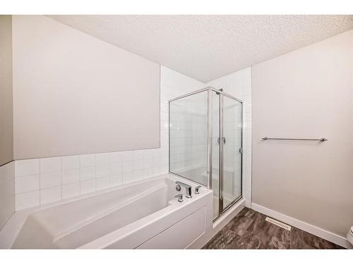 298 Kingfisher Crescent Se, Airdrie, AB - Indoor Photo Showing Bathroom