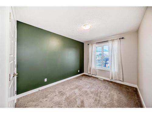 298 Kingfisher Crescent Se, Airdrie, AB - Indoor Photo Showing Other Room