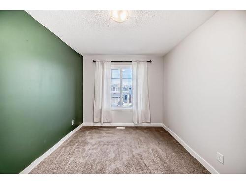 298 Kingfisher Crescent Se, Airdrie, AB - Indoor Photo Showing Other Room