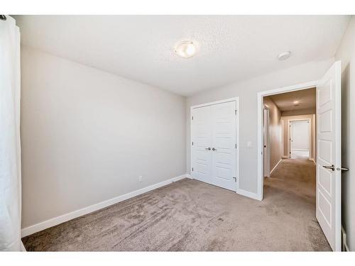 298 Kingfisher Crescent Se, Airdrie, AB - Indoor Photo Showing Other Room