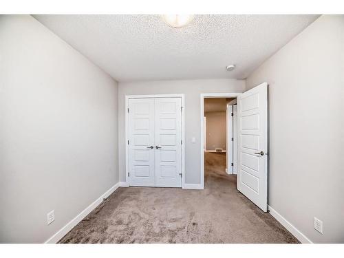 298 Kingfisher Crescent Se, Airdrie, AB - Indoor