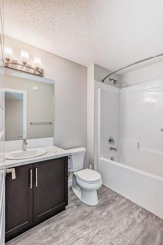 298 Kingfisher Crescent Se, Airdrie, AB - Indoor Photo Showing Bathroom