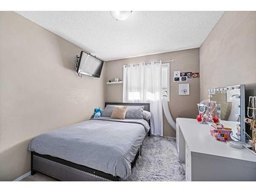 245 Evermeadow Avenue Sw, Calgary, AB - Indoor Photo Showing Bedroom