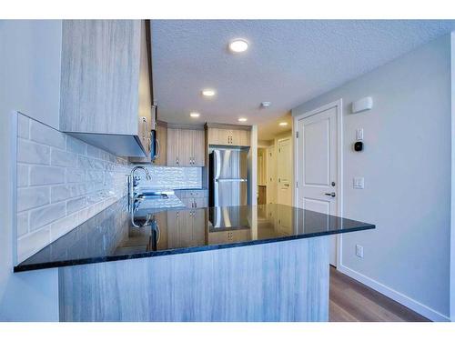 273 Lucas Place, Calgary, AB - Indoor Photo Showing Kitchen