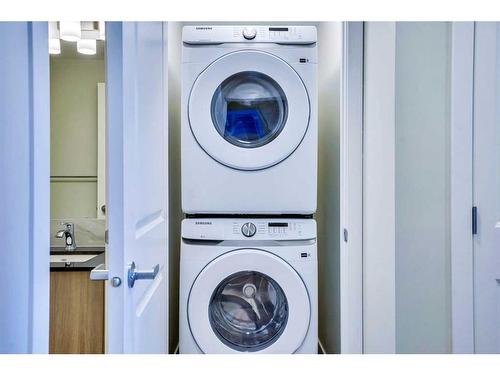 273 Lucas Place, Calgary, AB - Indoor Photo Showing Laundry Room