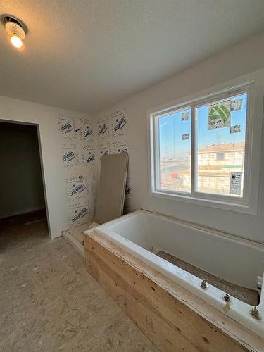 3680 Bayside Boulevard Sw, Airdrie, AB - Indoor Photo Showing Other Room