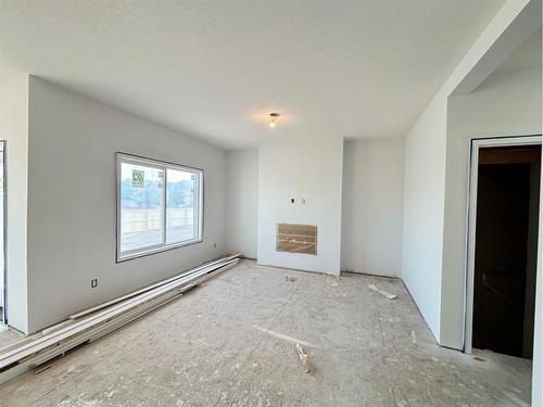 3680 Bayside Boulevard Sw, Airdrie, AB - Indoor Photo Showing Other Room