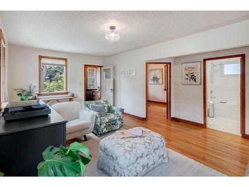 1514 22 Avenue Nw, Calgary, AB - Indoor Photo Showing Living Room