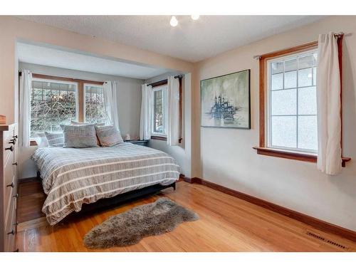 1514 22 Avenue Nw, Calgary, AB - Indoor Photo Showing Bedroom