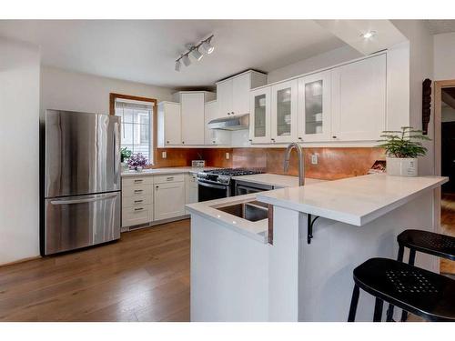 1514 22 Avenue Nw, Calgary, AB - Indoor Photo Showing Kitchen With Upgraded Kitchen