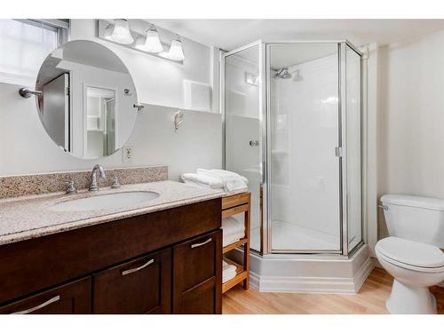 1514 22 Avenue Nw, Calgary, AB - Indoor Photo Showing Bathroom