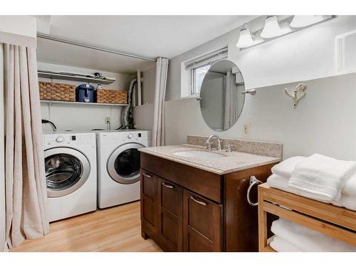 1514 22 Avenue Nw, Calgary, AB - Indoor Photo Showing Laundry Room