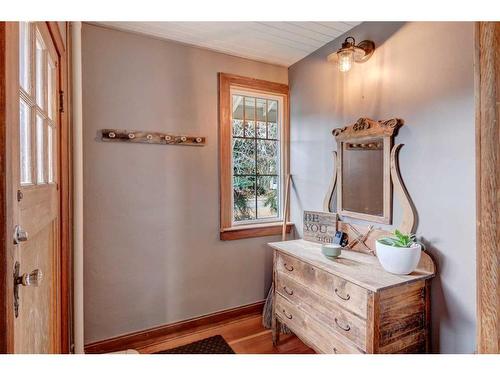 1514 22 Avenue Nw, Calgary, AB - Indoor Photo Showing Bathroom