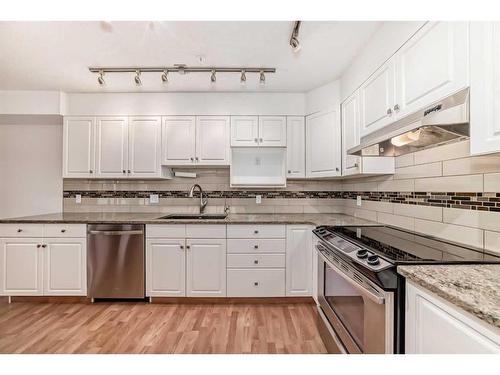 111-7239 Sierra Morena Boulevard Sw, Calgary, AB - Indoor Photo Showing Kitchen With Stainless Steel Kitchen