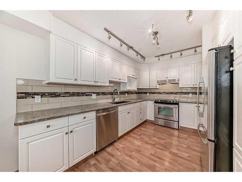 111-7239 Sierra Morena Boulevard Sw, Calgary, AB - Indoor Photo Showing Kitchen With Stainless Steel Kitchen