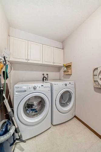 111-7239 Sierra Morena Boulevard Sw, Calgary, AB - Indoor Photo Showing Laundry Room