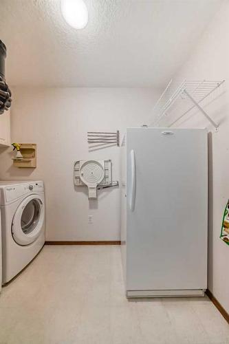 111-7239 Sierra Morena Boulevard Sw, Calgary, AB - Indoor Photo Showing Laundry Room